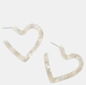 ❤ 4/$15❤Light Gray Resin Heart  Earrings